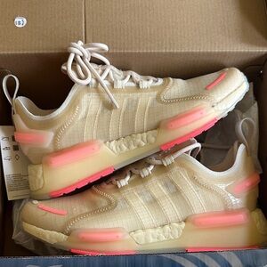 NWT Adidas NMD V3 Women’s brand new